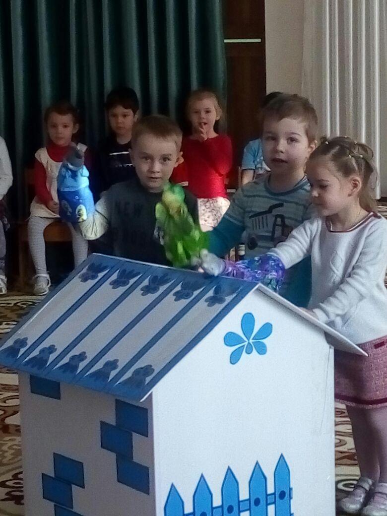 Показ кукольного театра детьми подготов. группы