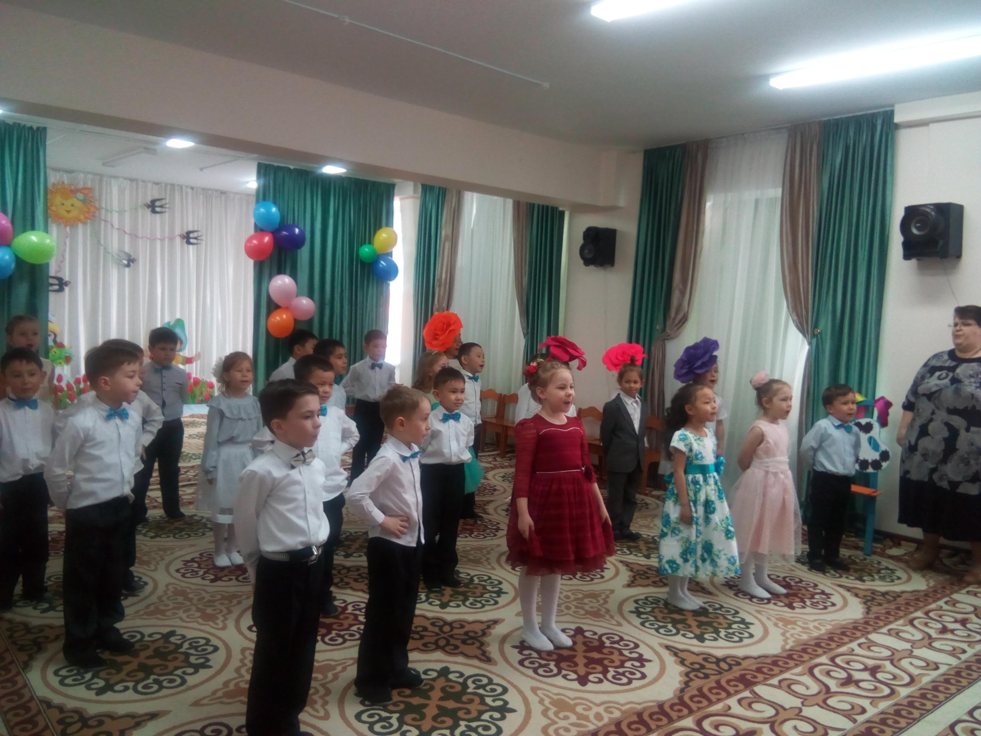 "Букет для мамы", группа "Дельфины"