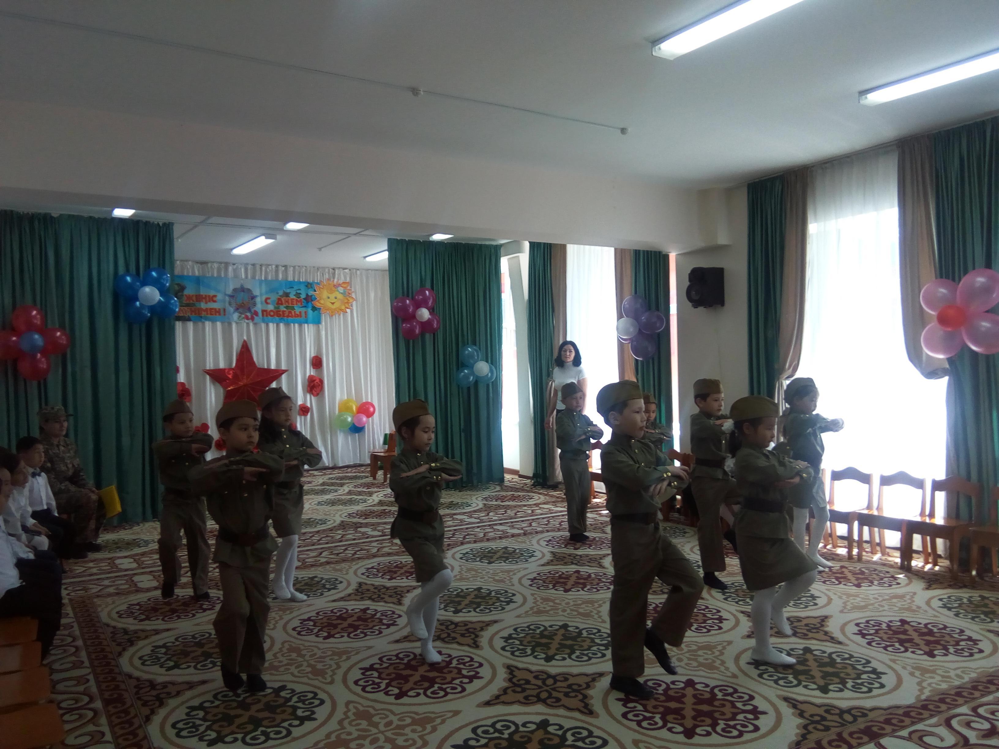 "Жеңіс күні", "Жұлдыз" тобы
