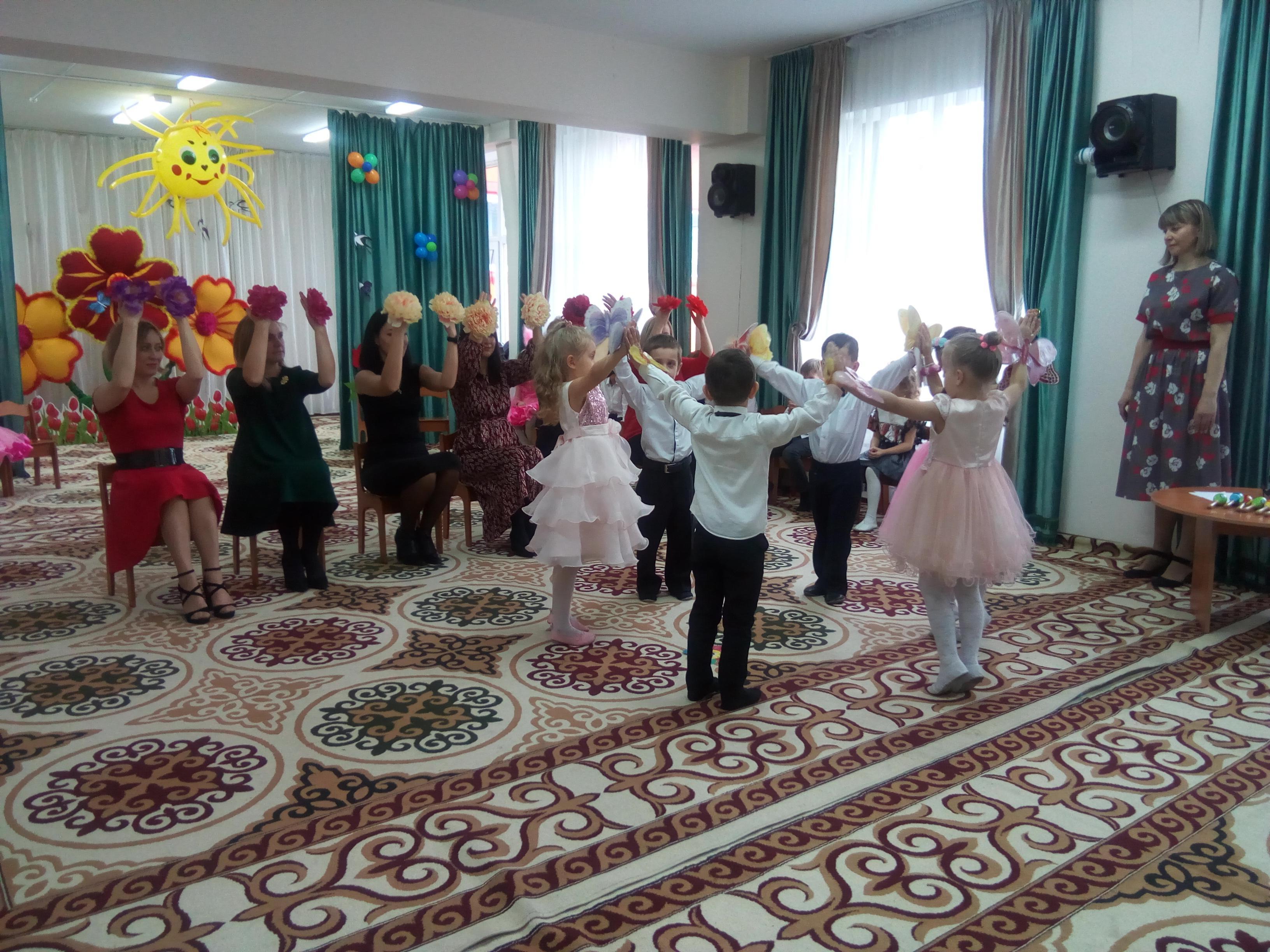 "Праздник Для мам!" группа "Сказка"