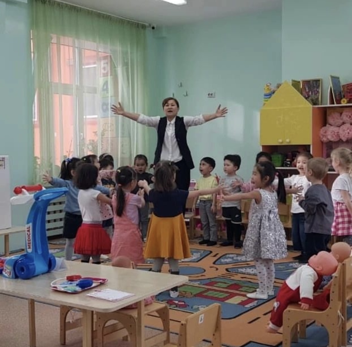 "Моя мама врач" средняя группа "Цветочки"